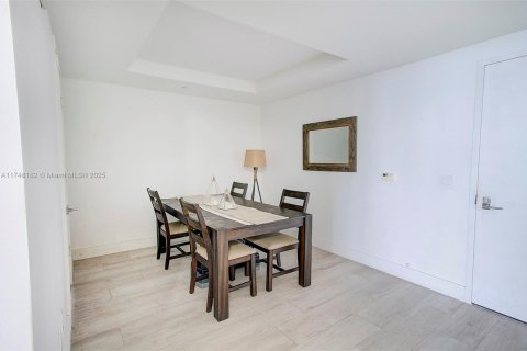 Condo in Miami, Florida, 2 bedrooms  № 1713326 - photo 7