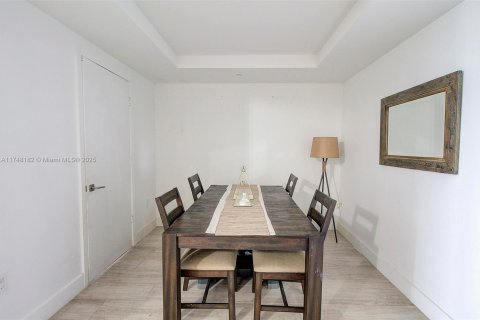 Condo in Miami, Florida, 2 bedrooms  № 1713326 - photo 8