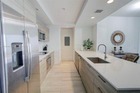Condo in Miami, Florida, 2 bedrooms  № 1713326 - photo 3