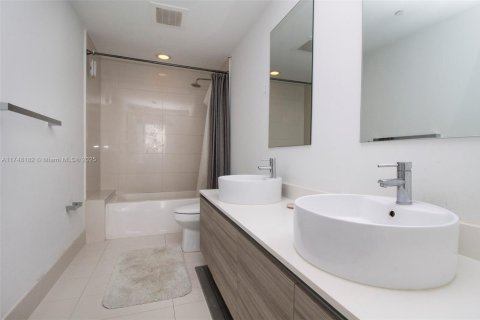 Condo in Miami, Florida, 2 bedrooms  № 1713326 - photo 10