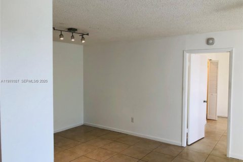 Condo in Cutler Bay, Florida, 2 bedrooms  № 2060708 - photo 6