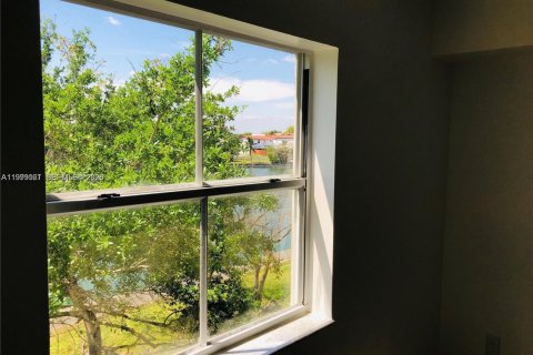 Condo in Cutler Bay, Florida, 2 bedrooms  № 2060708 - photo 14