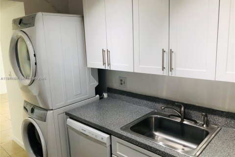 Condo in Cutler Bay, Florida, 2 bedrooms  № 2060708 - photo 10