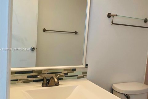Condo in Cutler Bay, Florida, 2 bedrooms  № 2060708 - photo 12