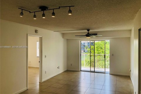 Кондоминиум с 2 спальнями в Катлер-Бей, Флорида № 2060708