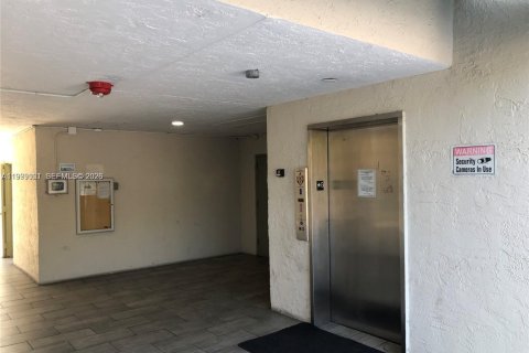 Condo in Cutler Bay, Florida, 2 bedrooms  № 2060708 - photo 19