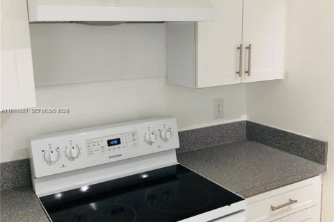 Condo in Cutler Bay, Florida, 2 bedrooms  № 2060708 - photo 11