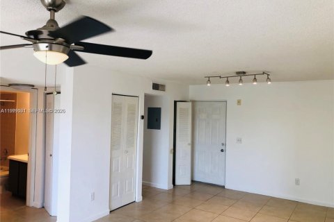 Condo in Cutler Bay, Florida, 2 bedrooms  № 2060708 - photo 2