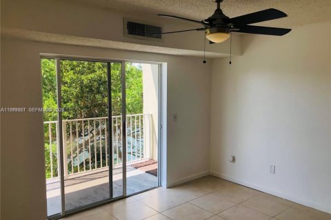 Condo in Cutler Bay, Florida, 2 bedrooms  № 2060708 - photo 8