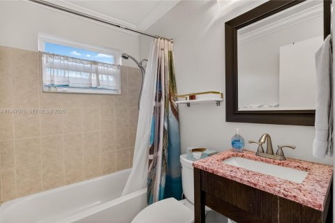 Villa ou maison à vendre à Wilton Manors, Floride: 3 chambres, 140 m2 № 2064385 - photo 21
