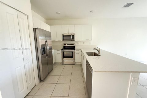 Купить таунхаус в Майами, Флорида 3 спальни, 143.53м2, № 2014871 - фото 3