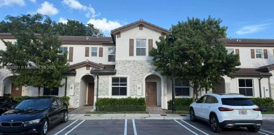 Таунхаус в Майами, Флорида 3 спальни, 143.53м2 № 2014871