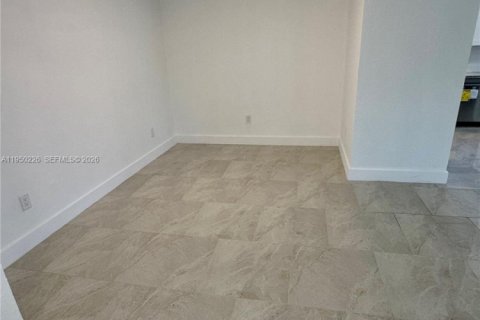 House in Miami, Florida 4 bedrooms, 199.93 sq.m. № 2007151 - photo 12