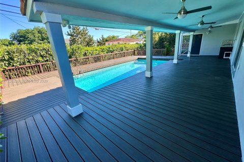 House in Miami, Florida 4 bedrooms, 199.93 sq.m. № 2007151 - photo 4