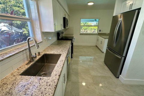 House in Miami, Florida 4 bedrooms, 199.93 sq.m. № 2007151 - photo 7