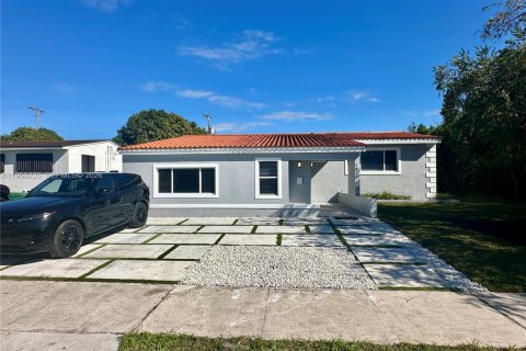 House in Miami, Florida 4 bedrooms, 199.93 sq.m. № 2007151