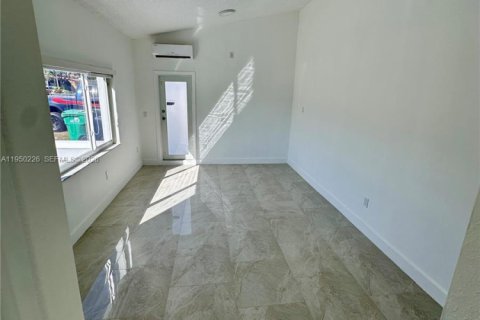 House in Miami, Florida 4 bedrooms, 199.93 sq.m. № 2007151 - photo 19
