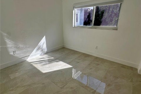 House in Miami, Florida 4 bedrooms, 199.93 sq.m. № 2007151 - photo 17