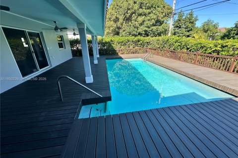 House in Miami, Florida 4 bedrooms, 199.93 sq.m. № 2007151 - photo 5