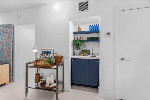 Condo in Palm Beach, Florida, 2 bedrooms  № 961480 - photo 1