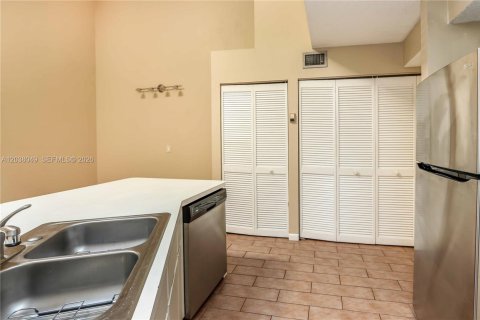 Touwnhouse à vendre à Dania Beach, Floride: 2 chambres, 119.84 m2 № 2182402 - photo 16