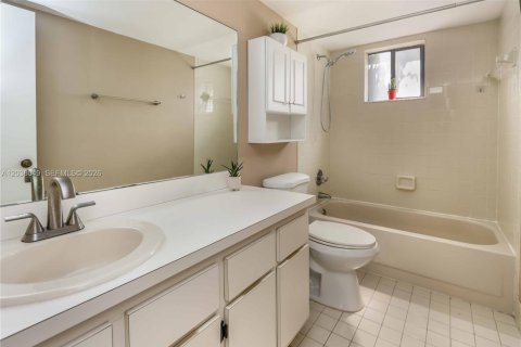Touwnhouse à vendre à Dania Beach, Floride: 2 chambres, 119.84 m2 № 2182402 - photo 17
