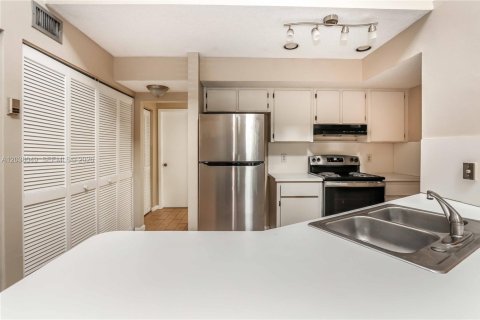 Touwnhouse à vendre à Dania Beach, Floride: 2 chambres, 119.84 m2 № 2182402 - photo 13