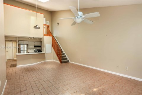 Touwnhouse à vendre à Dania Beach, Floride: 2 chambres, 119.84 m2 № 2182402 - photo 4