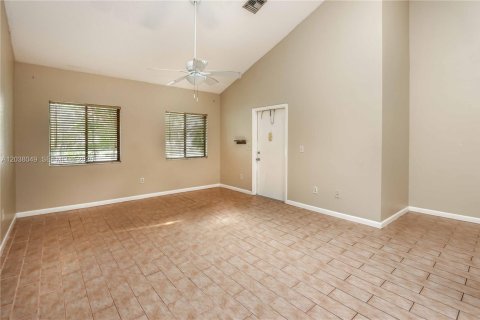 Touwnhouse à vendre à Dania Beach, Floride: 2 chambres, 119.84 m2 № 2182402 - photo 9