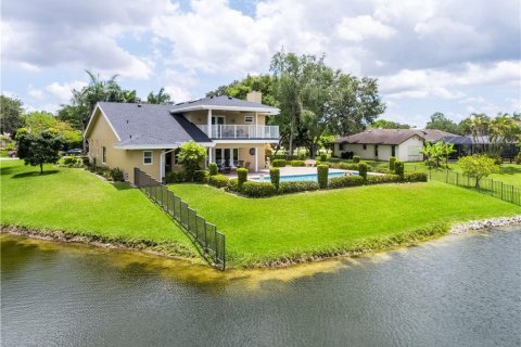 House in Davie, Florida 4 bedrooms, 288 sq.m. № 1068198 - photo 1