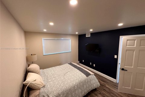 Condo in Miami Beach, Florida, 2 bedrooms  № 1936964 - photo 26