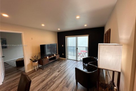 Condo in Miami Beach, Florida, 2 bedrooms  № 1936964 - photo 6