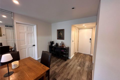 Condominio en venta en Miami Beach, Florida, 2 dormitorios, 77.29 m2 № 1936964 - foto 24