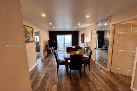 Copropriété à vendre à Miami Beach, Floride: 2 chambres, 77.29 m2 № 1936964 - photo 2