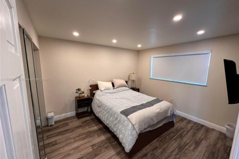 Condo in Miami Beach, Florida, 2 bedrooms  № 1936964 - photo 25