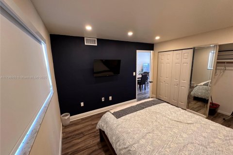 Condo in Miami Beach, Florida, 2 bedrooms  № 1936964 - photo 27