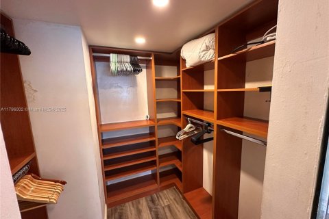 Condo in Miami Beach, Florida, 2 bedrooms  № 1936964 - photo 14