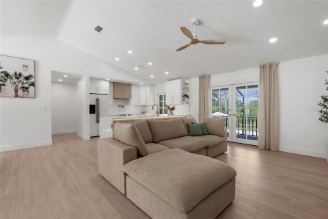 House in Fort Myers, Florida 3 bedrooms, 149.29 sq.m. № 1654732 - photo 6