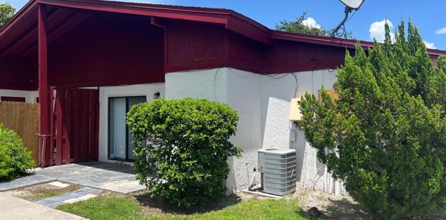 Townhouse in Kissimmee, Florida 2 bedrooms, 345.6 sq.m. № 2229700
