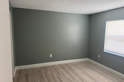 Townhouse in Kissimmee, Florida 2 bedrooms, 345.6 sq.m. № 2229700 - photo 11