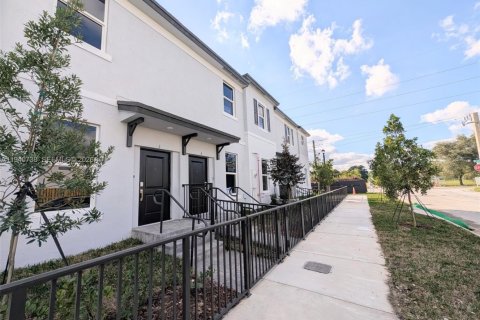Touwnhouse à louer à Homestead, Floride: 3 chambres № 1997775 - photo 2