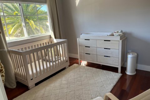 Снять в аренду виллу или дом в Майами-Лейкс, Флорида 5 спален, 268.39м2, № 1950811 - фото 7