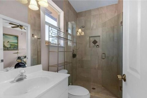 Снять в аренду виллу или дом в Майами-Лейкс, Флорида 5 спален, 268.39м2, № 1950811 - фото 12