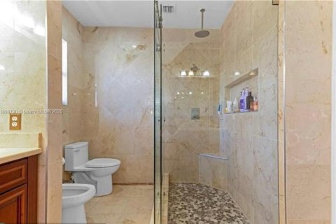 Снять в аренду виллу или дом в Майами-Лейкс, Флорида 5 спален, 268.39м2, № 1950811 - фото 15