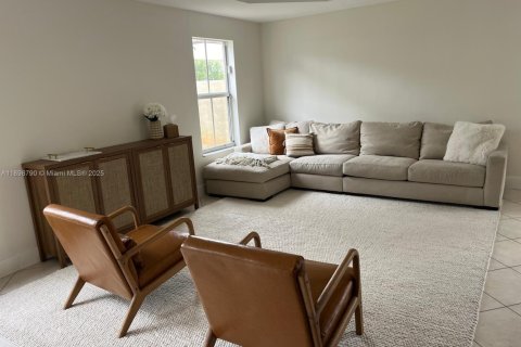 Снять в аренду виллу или дом в Майами-Лейкс, Флорида 5 спален, 268.39м2, № 1950811 - фото 6