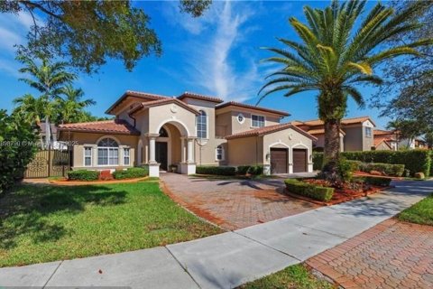 Снять в аренду виллу или дом в Майами-Лейкс, Флорида 5 спален, 268.39м2, № 1950811 - фото 1