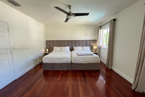 Снять в аренду виллу или дом в Майами-Лейкс, Флорида 5 спален, 268.39м2, № 1950811 - фото 10