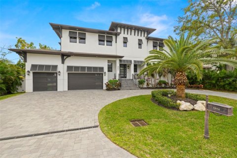 House in Tampa, Florida 5 bedrooms, 391.4 sq.m. № 1584228 - photo 4