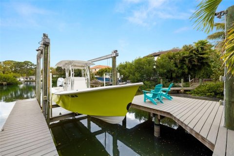 House in Tampa, Florida 5 bedrooms, 391.4 sq.m. № 1584228 - photo 15