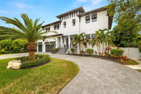 House in Tampa, Florida 5 bedrooms, 391.4 sq.m. № 1584228 - photo 2